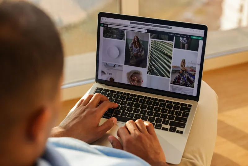 Portfolio Glow-Up: Why Gen Z Is Waving Their Way Into Competitive Job Markets