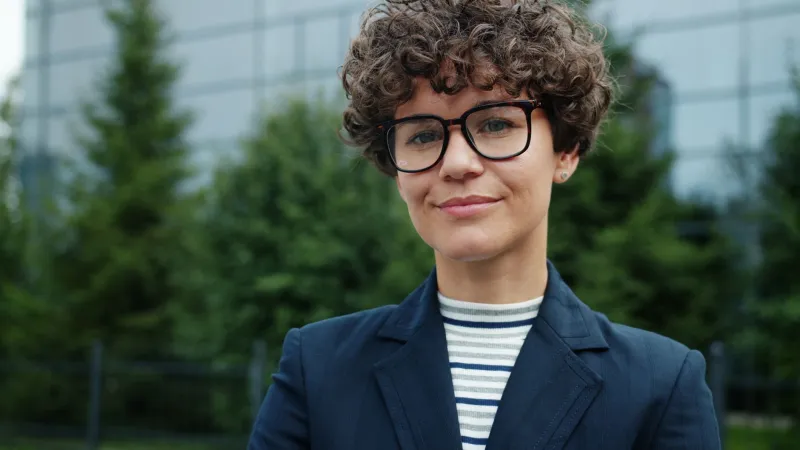 Your Headshot Is Talking Before You Do: How Wave Edits Are Reshaping Professional First Impressions